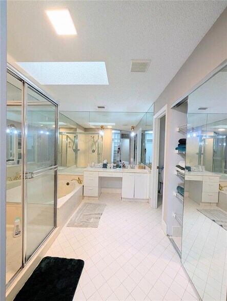 Building Photo - 10330 NW 12th Pl