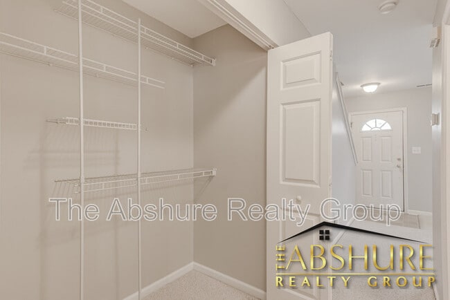 Building Photo - 5223 Malik Dr