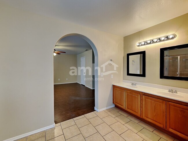 Building Photo - 11208 N 78th Dr