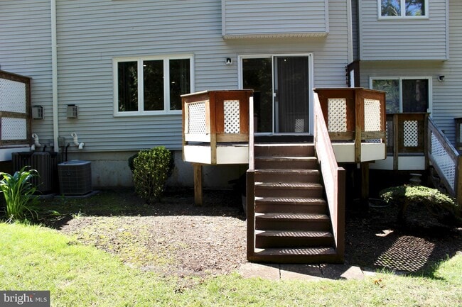 Building Photo - 153 Impatiens Ct