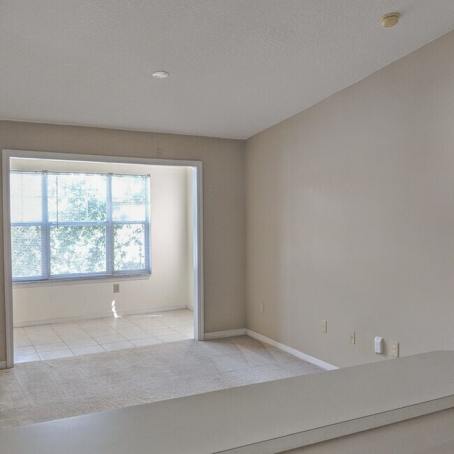 Building Photo - 1 bedroom, 1 bathroom condo for rent in The Preserve