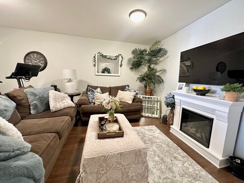 Building Photo - 180 K St