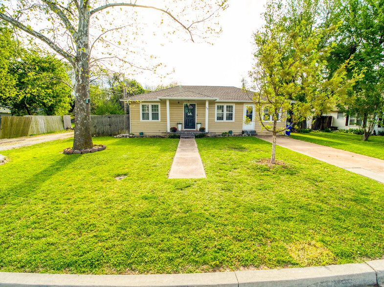 Primary Photo - 1122 Fay Ave