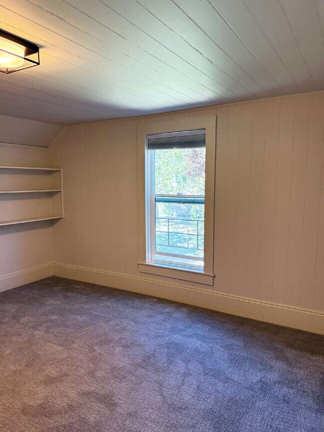 Building Photo - Spacious Two-Story Ranch Home Near Sonoma