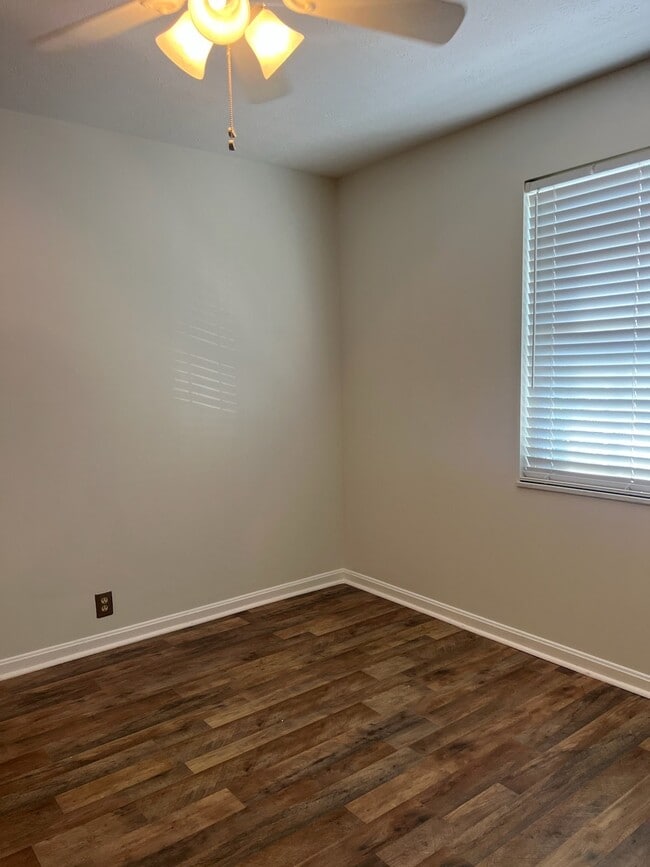 Building Photo - 9345 Taylorsville Rd