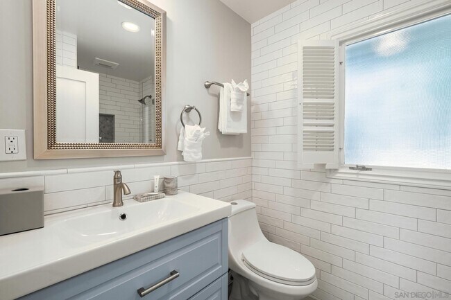Building Photo - 7201 Country Club Dr