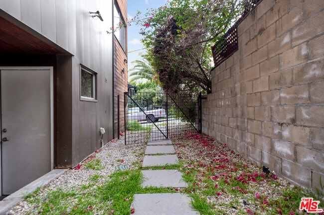 Building Photo - 6127 Glen Tower St