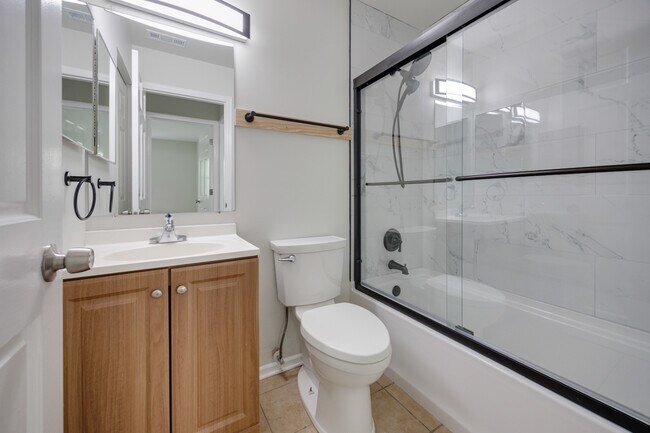 Building Photo - 117 Gant Cir