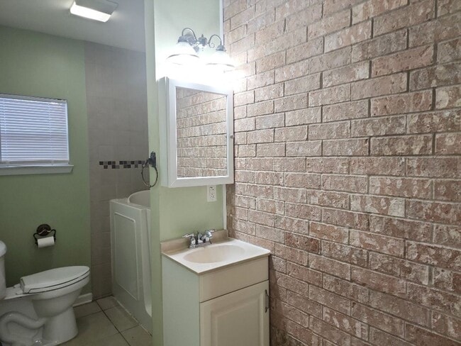 Building Photo - Amazing home ready to move in!