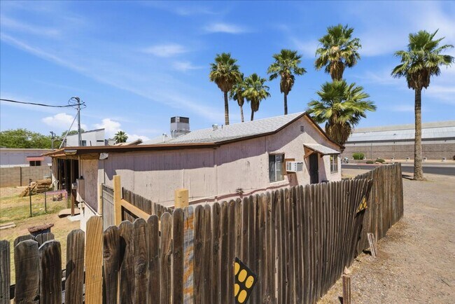 Building Photo - 241 E Elwood St