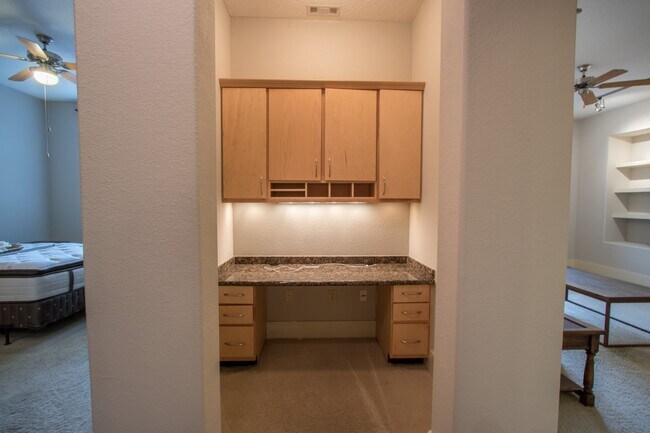 Building Photo - 2600 Hillsboro Pike