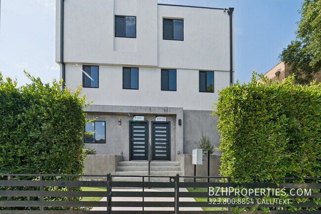 Building Photo - 837 N Harvard Blvd