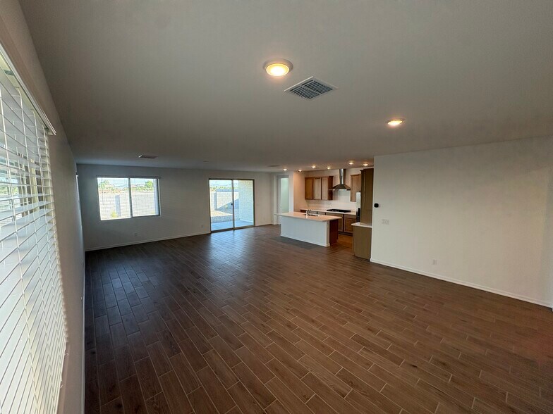 Building Photo - 675 W Riparian Dr