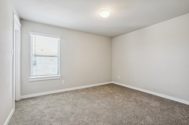 Building Photo - 2310 Calvert Dr