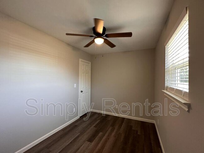 Building Photo - 11015 I-30 Frontage Rd