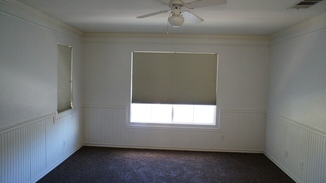 Building Photo - THIS IS A CHARMING TWO-STORY NORTH LAS VEG...