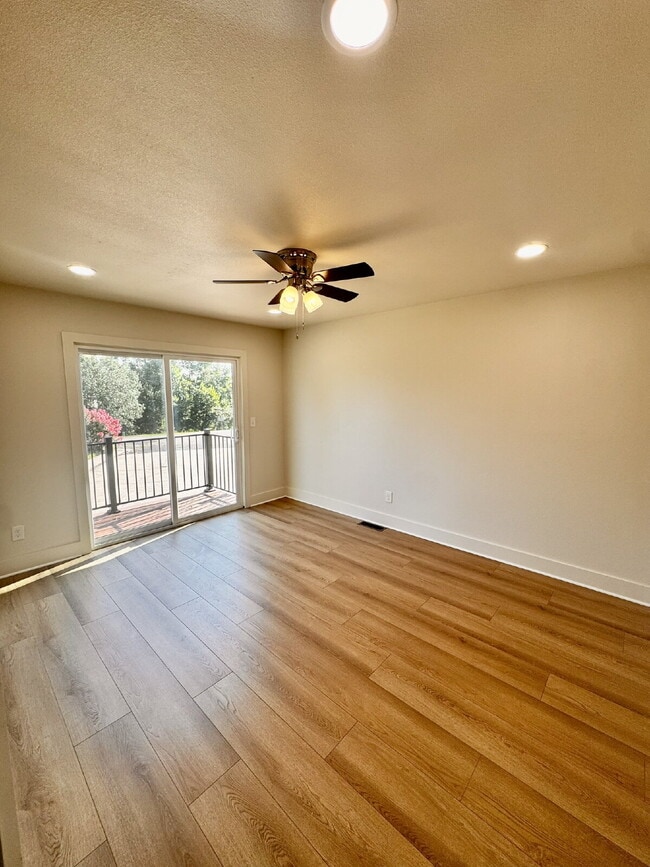 Building Photo - 14911 Dutchmans Dr
