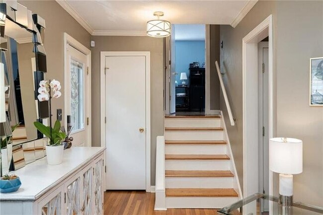 Building Photo - Gorgeous updated 2 bed/2 bath PV charmer