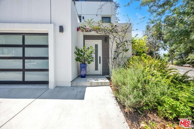 Building Photo - 4841 Minden Pl
