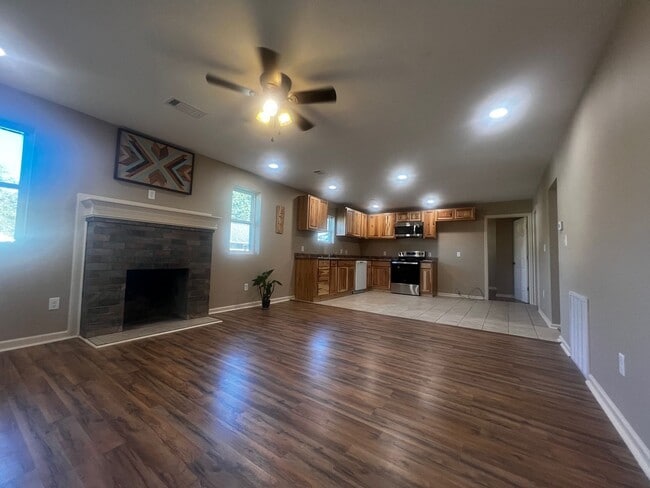 Building Photo - 300 Gardner St