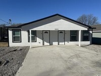 Building Photo - 1019 N Quincy Ave