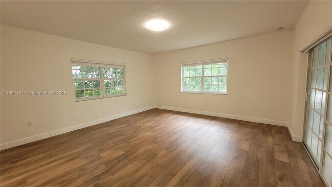 Building Photo - 4850 University Dr