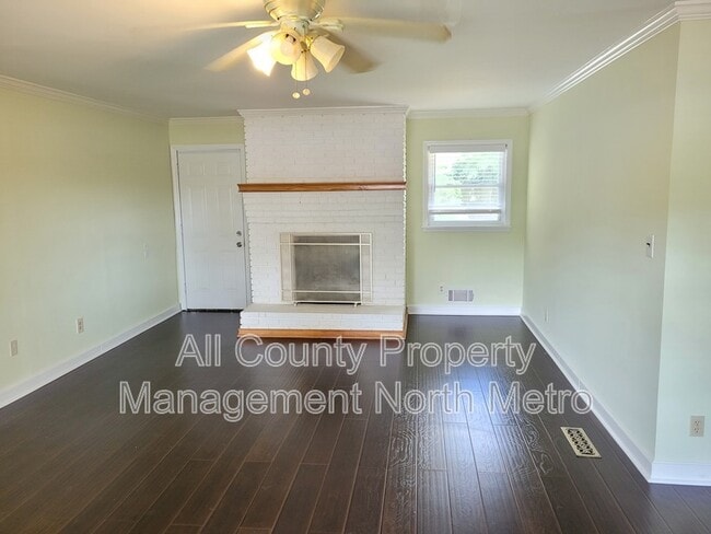 Building Photo - 2437 Lower Roswell Rd