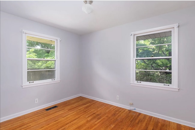 Building Photo - 260 Binkley Dr