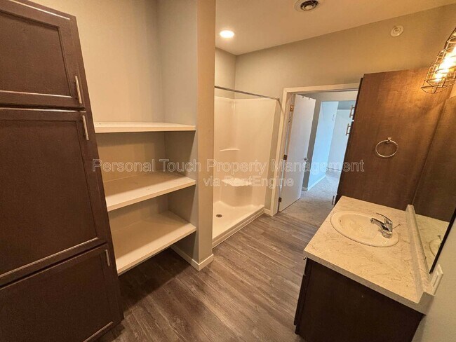 Building Photo - 600 8th St S