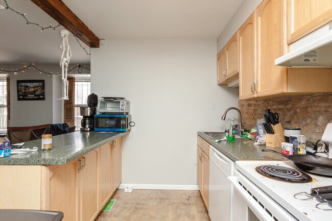 Building Photo - 2112 N Bissell St