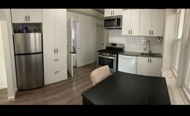 Building Photo - 2316 W Belden Ave