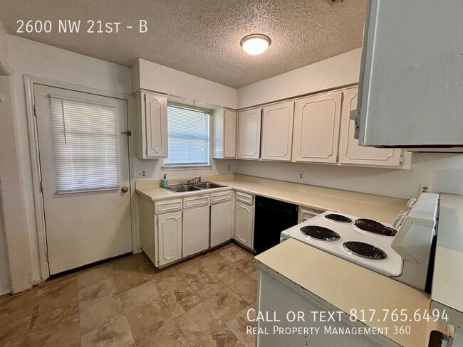 Building Photo - 2600 NW 21st-B