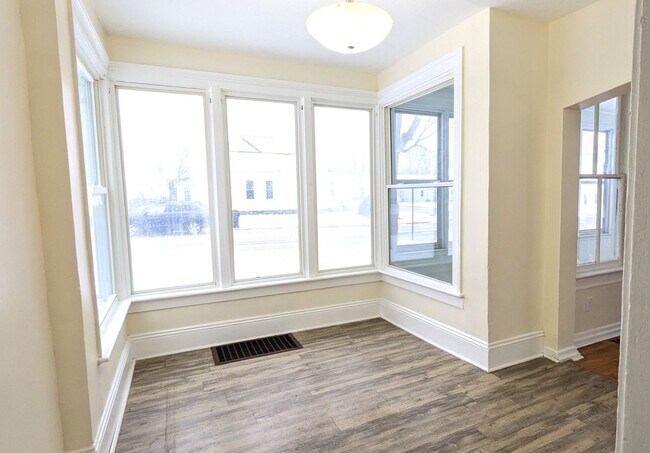 Building Photo - 1241 7th St