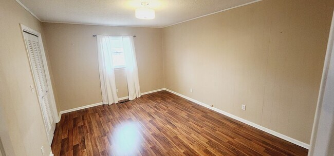 Building Photo - 209 Knoll Crest Dr