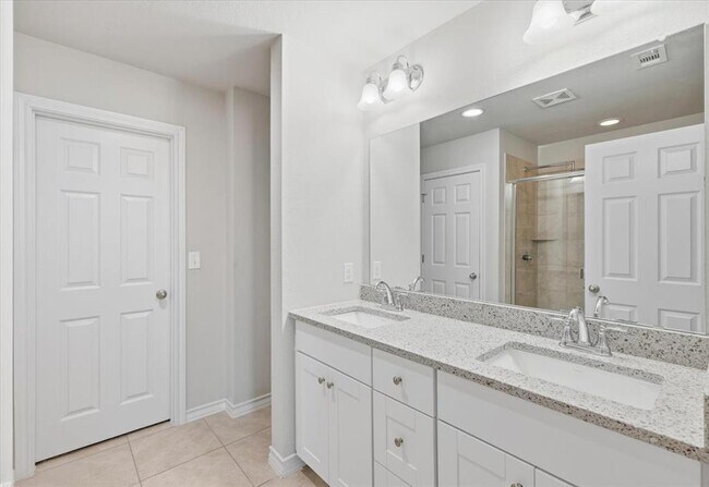 Building Photo - 704 Aliso Trail