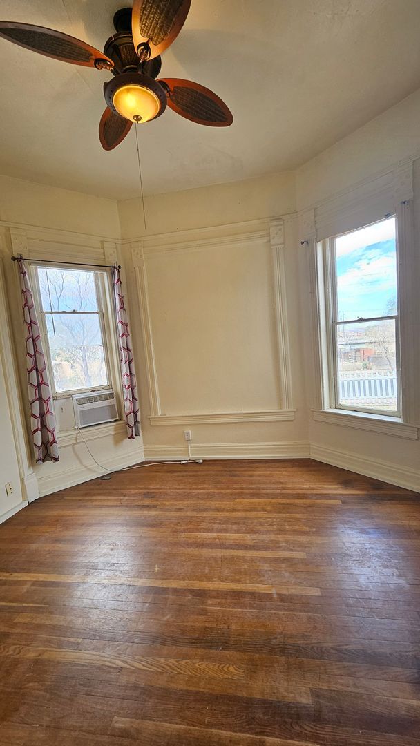 Building Photo - 612 Arno St SE