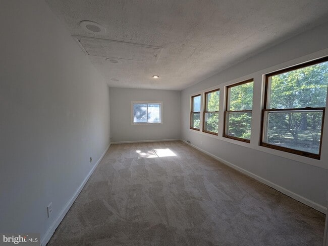 Building Photo - 6327 Willowood Ln