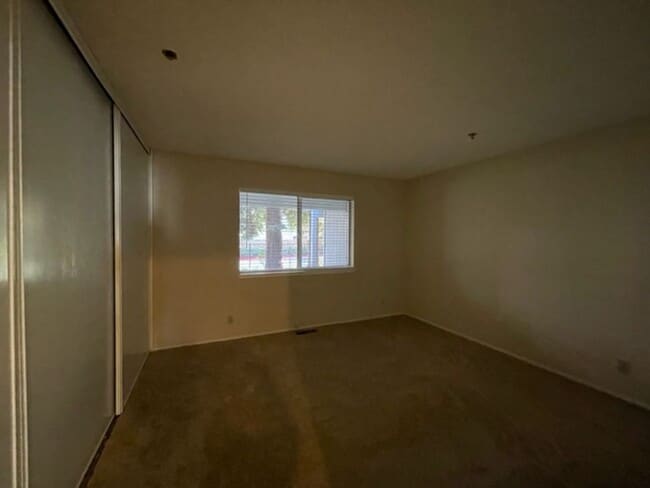 Building Photo - Wonderful lower level Condo with Laminate ...