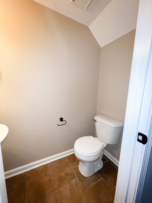 Building Photo - 2 Bedroom 1.5 Bathroom Townhome!!!