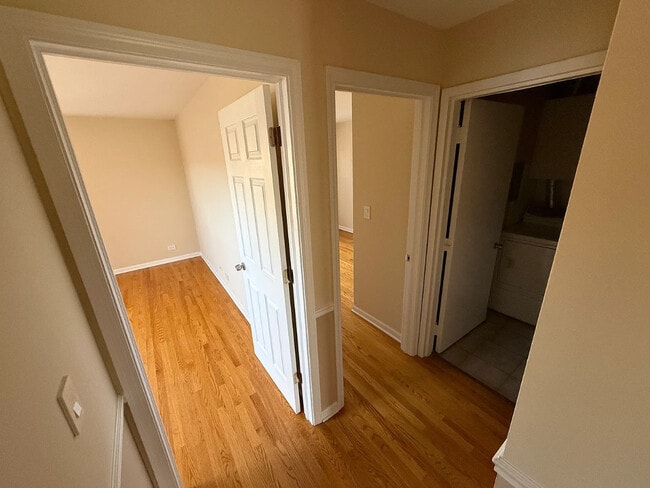 Building Photo - 2950 Northampton Dr