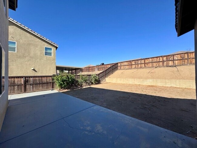 Building Photo - MOVE IN SPECIAL!! Move in on or before Oct...