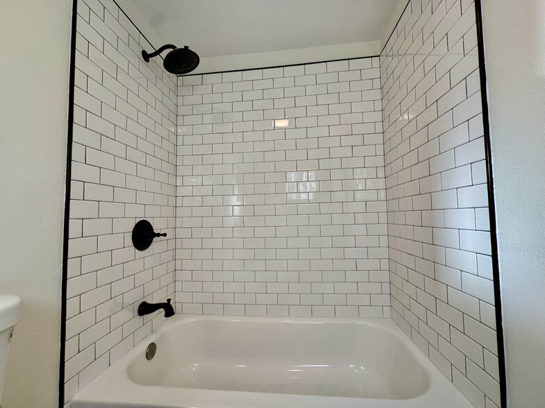 Building Photo - 1054 24th St