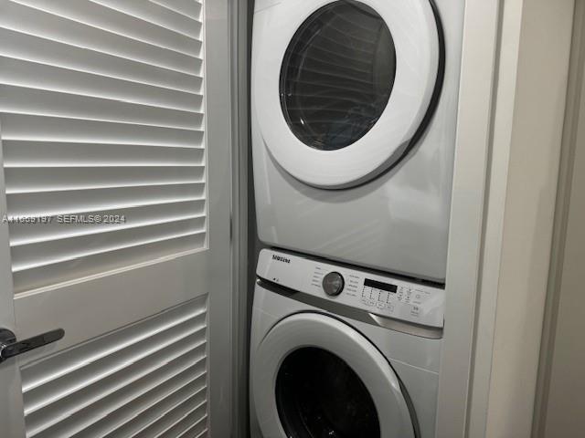 Building Photo - 5401 Collins Ave