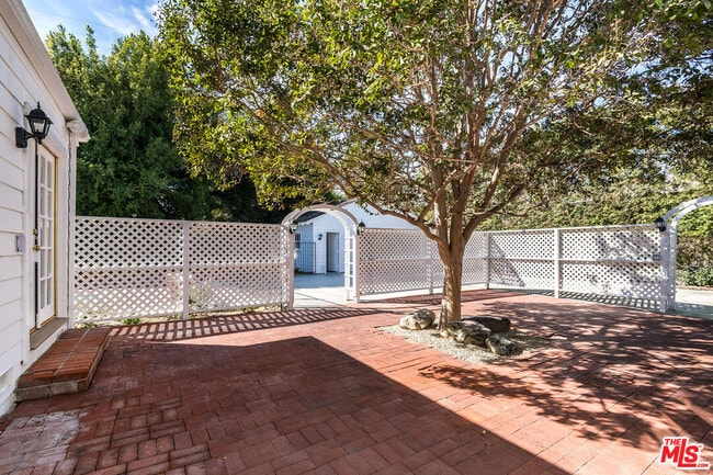 Building Photo - 4649 Sancola Ave