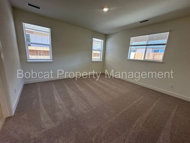 Building Photo - 925 Nelle Dr