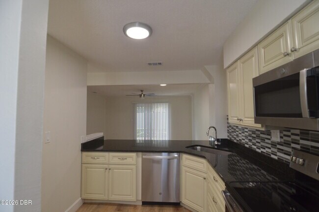 Building Photo - 175 Yorktowne Dr