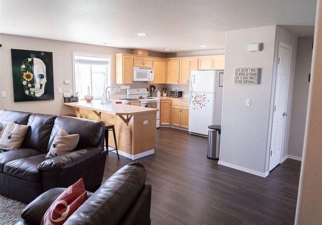 Building Photo - Spacious 4-Bedroom Home with Large Gated Yard Near Cheney & Spokane!
