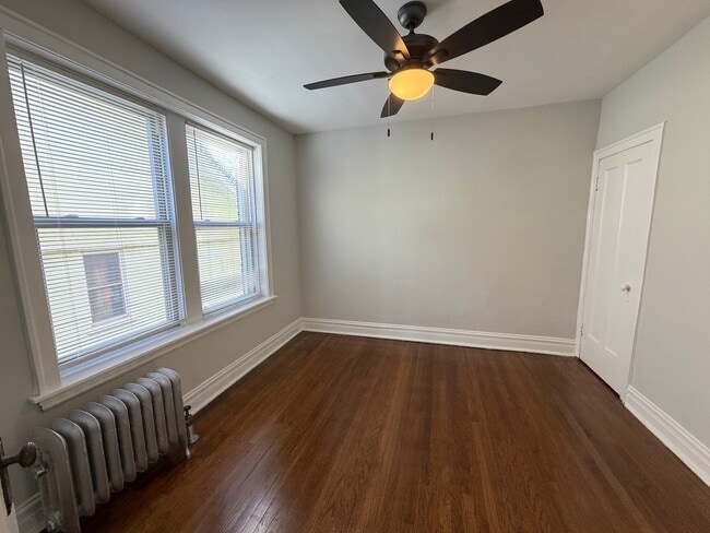 Building Photo - 1525 W Estes Ave