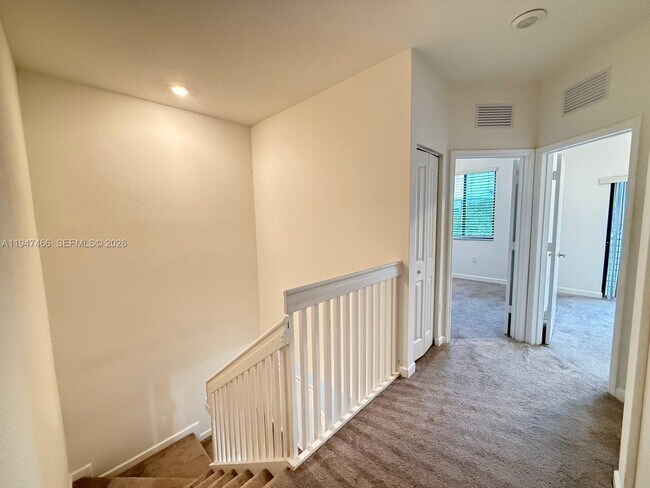 Building Photo - 20714 NE 5th Ct