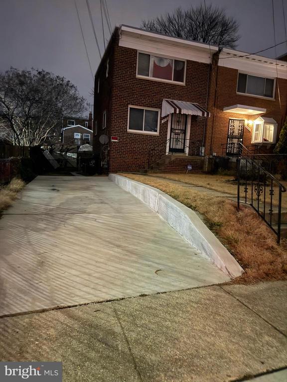 Building Photo - 3518 Madison St